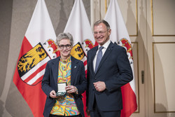 Landeshauptmann Mag. Thomas Stelzer überreicht Kulturauszeichnungen des Landes OÖ.