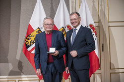 Landeshauptmann Mag. Thomas Stelzer überreicht Kulturauszeichnungen des Landes OÖ.