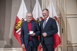 Landeshauptmann Mag. Thomas Stelzer überreicht Kulturauszeichnungen des Landes OÖ.