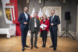 Landeshauptmann Mag. Thomas Stelzer überreicht Kulturauszeichnungen des Landes OÖ.