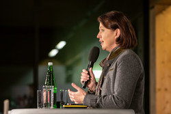 Landesrätin Michaela Langer-Weninger lädt zum Landesempfang in der Messe Wels ein.