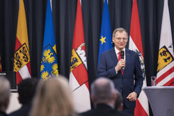 Landeshauptmann Mag. Thomas Stelzer und Landesrätin Michaela Langer Weninger beim Meet&Greet regionale Lebensmittel 2023.
