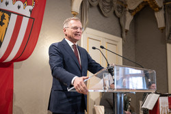 Landeshauptmann Mag. Thomas Stelzer empfängt ehemalige Landesbedienstete in den Linzer Redoutensälen.