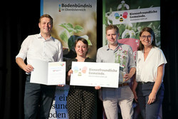 Auszeichnung Bienenfreundliche Gemeinden mit LR Stefan Kaineder