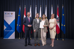 Landeshauptmann Mag. Thomas Stelzer bei der Angelobung neuer Steuerberaterinnen und Steuerberater sowie Wirtschaftsprüferinnen und Wirtschaftsprüfer im Linzer Landhaus.