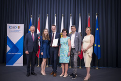 Landeshauptmann Mag. Thomas Stelzer bei der Angelobung neuer Steuerberaterinnen und Steuerberater sowie Wirtschaftsprüferinnen und Wirtschaftsprüfer im Linzer Landhaus.