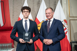 Landeshauptmann Mag. Thomas Stelzer empfängt ausgezeichnete Maturantinnen und Maturanten im Redoutensaal in Linz.