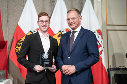 Landeshauptmann Mag. Thomas Stelzer empfängt ausgezeichnete Maturantinnen und Maturanten im Redoutensaal in Linz.