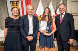 Landeshauptmann Mag. Thomas Stelzer empfängt ausgezeichnete Maturantinnen und Maturanten im Redoutensaal in Linz.