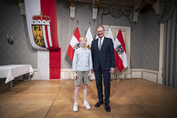 Landeshauptmann Mag. Thomas Stelzer überreicht Bundesauszeichnungen und Berufstitel.