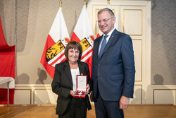 Landeshauptmann Mag. Thomas Stelzer verleiht Auszeichnungen für ehemalige Bedienstete des Landes OÖ.