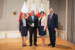 Landeshauptmann Mag. Thomas Stelzer vergibt hohe Auszeichnungen des Landes OÖ