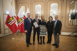 Landeshauptmann Mag. Thomas Stelzer vereidigt neue ZiviltechnikerInnen im Linzer Spiegelsaal.