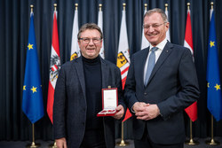 Landeshauptmann Mag. Thomas Stelzer ehrt verdiente Persönlichkeiten im Rahmen einer Feierstunde im Linzer Landhaus.