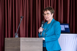 Verleihung der Schulsportgütesiegel durch Landeshauptmann-Stellvertreterin Christine Haberlander im Festsaal des Europagymnasium Linz Auhof.