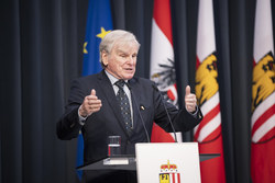 Landeshauptmann Mag. Thomas Stelzer empfängt Oberösterreicherinnen und Oberösterreicher zum goldenen, 50 jährigen Maturajubiläum.