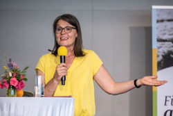 Auszeichnungsveranstaltung für die bienenfreundlichen Gemeinden Oberösterreichs mit Landesrat Stefan Kaineder.