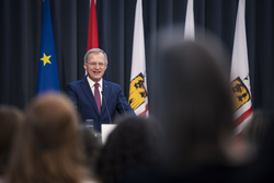 Landeshauptmann Mag. Thomas Stelzer empfängt ausgezeichnete Maturantinnen und Maturanten im Steinernen Saal in Linz.