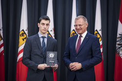 Landeshauptmann Mag. Thomas Stelzer empfängt ausgezeichnete Maturantinnen und Maturanten im Steinernen Saal in Linz.