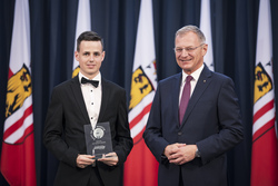 Landeshauptmann Mag. Thomas Stelzer empfängt ausgezeichnete Maturantinnen und Maturanten im Steinernen Saal in Linz.