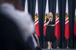 Landeshauptmann Mag. Thomas Stelzer empfängt ausgezeichnete Maturantinnen und Maturanten im Steinernen Saal in Linz.