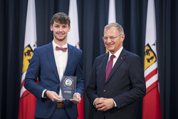 Landeshauptmann Mag. Thomas Stelzer empfängt ausgezeichnete Maturantinnen und Maturanten im Steinernen Saal in Linz.