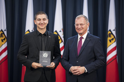 Landeshauptmann Mag. Thomas Stelzer empfängt ausgezeichnete Maturantinnen und Maturanten im Steinernen Saal in Linz.