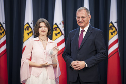 Landeshauptmann Mag. Thomas Stelzer empfängt ausgezeichnete Maturantinnen und Maturanten im Steinernen Saal in Linz.