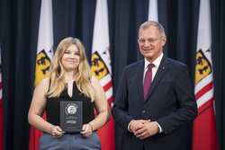 Landeshauptmann Mag. Thomas Stelzer empfängt ausgezeichnete Maturantinnen und Maturanten im Steinernen Saal in Linz.