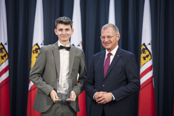 Landeshauptmann Mag. Thomas Stelzer empfängt ausgezeichnete Maturantinnen und Maturanten im Steinernen Saal in Linz.