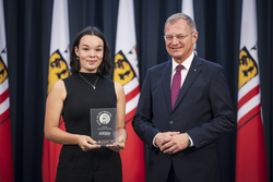 Landeshauptmann Mag. Thomas Stelzer empfängt ausgezeichnete Maturantinnen und Maturanten im Steinernen Saal in Linz.