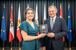 Landeshauptmann Mag. Thomas Stelzer empfängt ausgezeichnete Maturantinnen und Maturanten im Steinernen Saal in Linz.