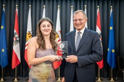 Landeshauptmann Mag. Thomas Stelzer empfängt ausgezeichnete Maturantinnen und Maturanten im Steinernen Saal in Linz.