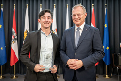 Landeshauptmann Mag. Thomas Stelzer empfängt ausgezeichnete Maturantinnen und Maturanten im Steinernen Saal in Linz.