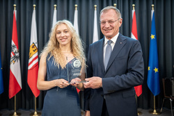Landeshauptmann Mag. Thomas Stelzer empfängt ausgezeichnete Maturantinnen und Maturanten im Steinernen Saal in Linz.