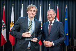 Landeshauptmann Mag. Thomas Stelzer empfängt ausgezeichnete Maturantinnen und Maturanten zu einer Feierstunde im Linzer Landhaus.
