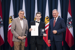 Landeshauptmann Mag. Thomas Stelzer empfängt ausgezeichnete Maturantinnen und Maturanten bei einer Feierstunde im Linzer Landhaus.