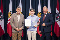 Landeshauptmann Mag. Thomas Stelzer empfängt ausgezeichnete Maturantinnen und Maturanten bei einer Feierstunde im Linzer Landhaus.