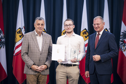 Landeshauptmann Mag. Thomas Stelzer empfängt ausgezeichnete Maturantinnen und Maturanten bei einer Feierstunde im Linzer Landhaus.