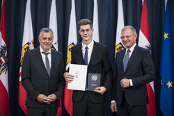 Landeshauptmann Mag. Thomas Stelzer empfängt ausgezeichnete Maturantinnen und Maturanten bei einer Feierstunde im Linzer Landhaus.