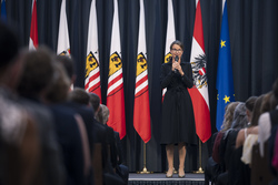 Landeshauptmann Mag. Thomas Stelzer empfängt ausgezeichnete Maturantinnen und Maturanten bei einer Feierstunde im Linzer Landhaus.