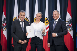 Landeshauptmann Mag. Thomas Stelzer empfängt ausgezeichnete Maturantinnen und Maturanten bei einer Feierstunde im Linzer Landhaus.