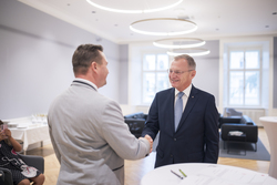 Landeshauptmann Mag. Thomas Stelzer vereidigt neue ZiviltechnikerInnen im Linzer Landhaus.