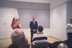 Landeshauptmann Mag. Thomas Stelzer vereidigt neue ZiviltechnikerInnen im Linzer Landhaus.
