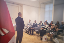 Landeshauptmann Mag. Thomas Stelzer vereidigt neue ZiviltechnikerInnen im Linzer Landhaus.