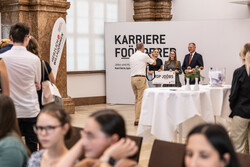 Ferialkräfteempfang im Steinernen Saal des Linzer Landhauses mit Landeshauptmann Mag. Thomas Stelzer.