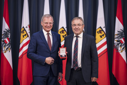 Landeshauptmann Mag. Thomas Stelzer überreicht Bundesauszeichnungen an ehemalige Landesbedienstete