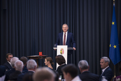 Landeshauptmann Mag. Thomas Stelzer überreicht Bundesauszeichnungen an ehemalige Landesbedienstete