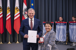 Landeshauptmann Mag. Thomas Stelzer überreicht Bundesauszeichnungen an ehemalige Landesbedienstete