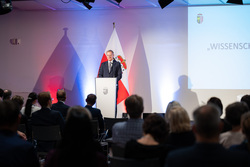 Landeshauptmann Mag. Thomas Stelzer und Wissenschafts-Landesrat KommR Markus Achleitner luden zum OÖ Wissenschafts-Empfang Wissenschaft im Dialog im Festsaal des Schlossmuseums Linz.